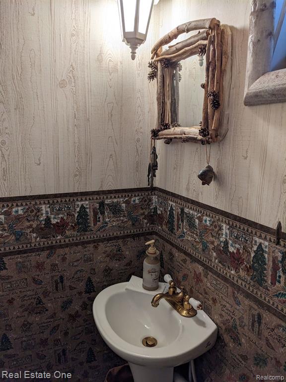 921 MAYBURN Street, Dearborn, MI 48128 — Photo 31