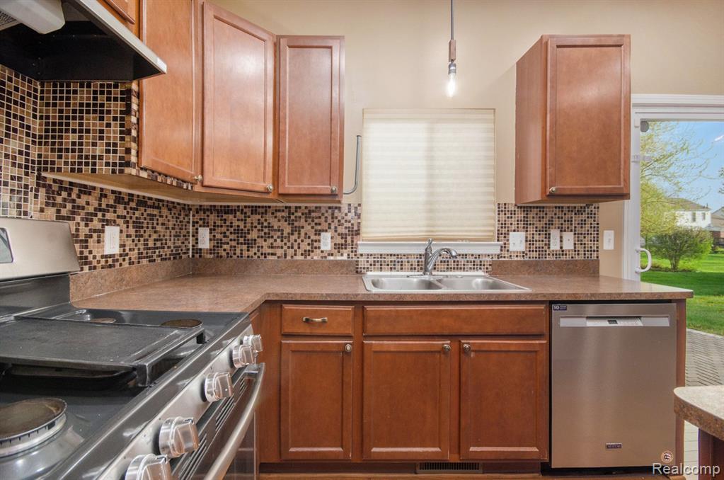 45284 BROOKVIEW Drive, Van Buren, MI 48111 — Photo 24