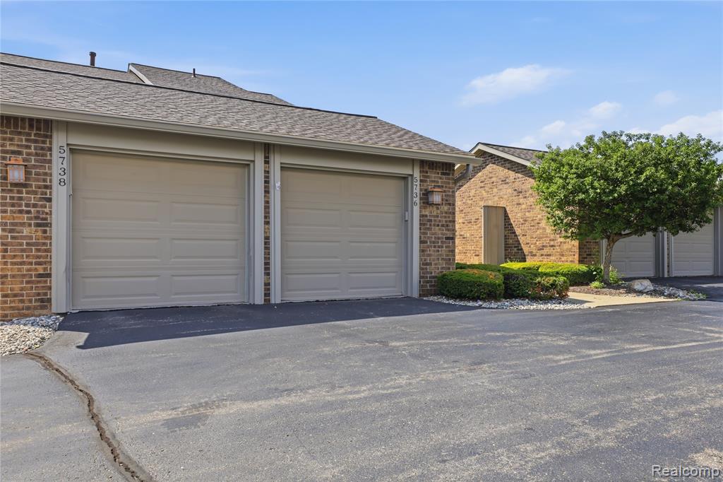 5736 Woodland View, Clarkston, MI — Photo 10
