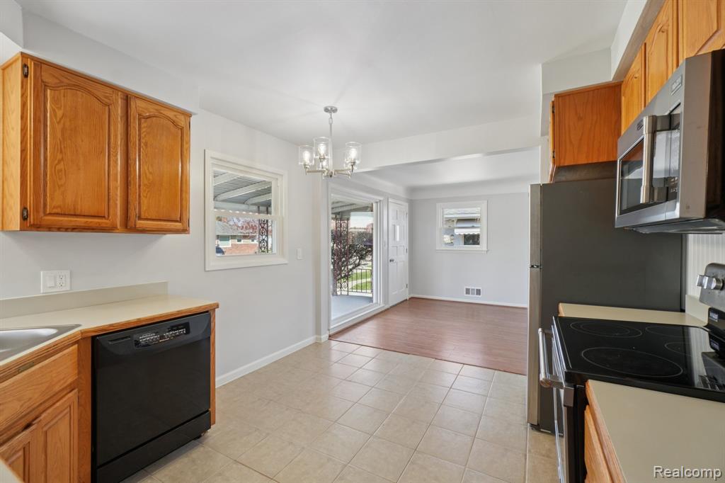 29720 Taylor Street, Saint Clair Shores, MI 48082 — Photo 9
