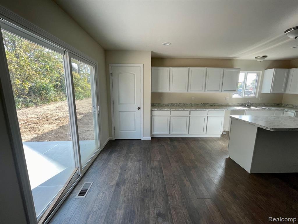 3994 Lotus Landing Circle, Waterford, MI 48329 — Photo 10
