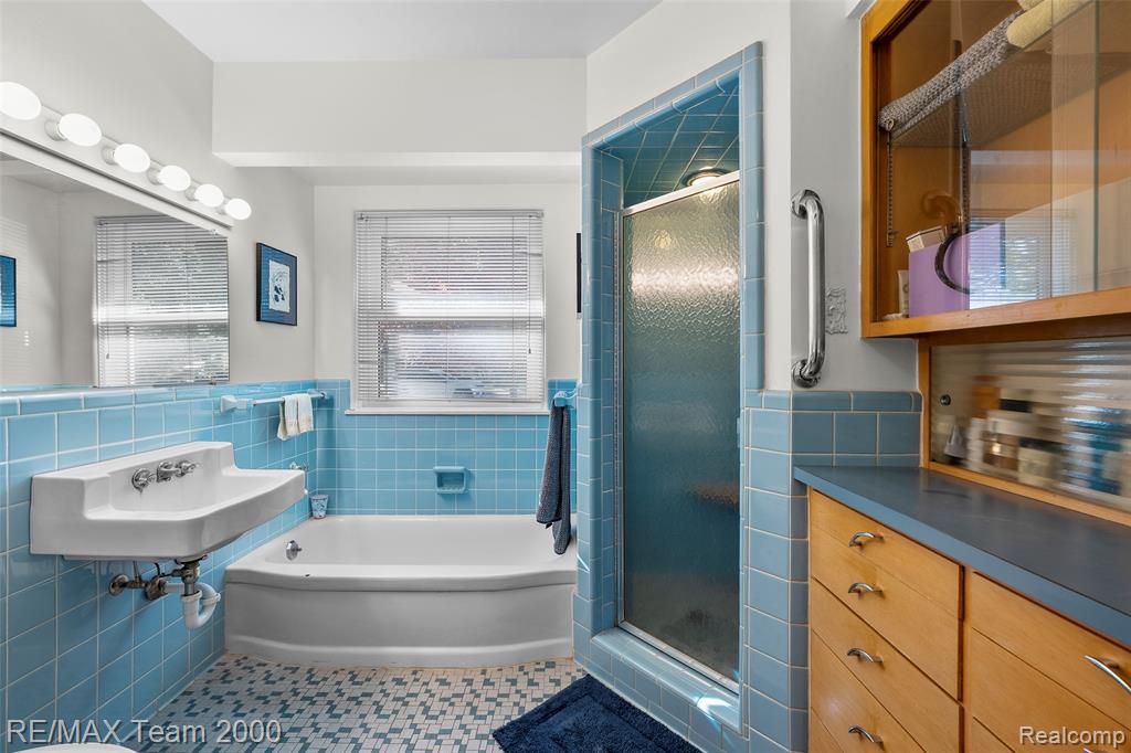 23044 Lake Way, Farmington, MI 48336 — Photo 19
