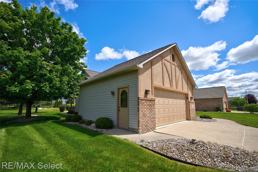 5184 Wyndemere Common Square, Swartz Creek, MI 48473 — Photo 4
