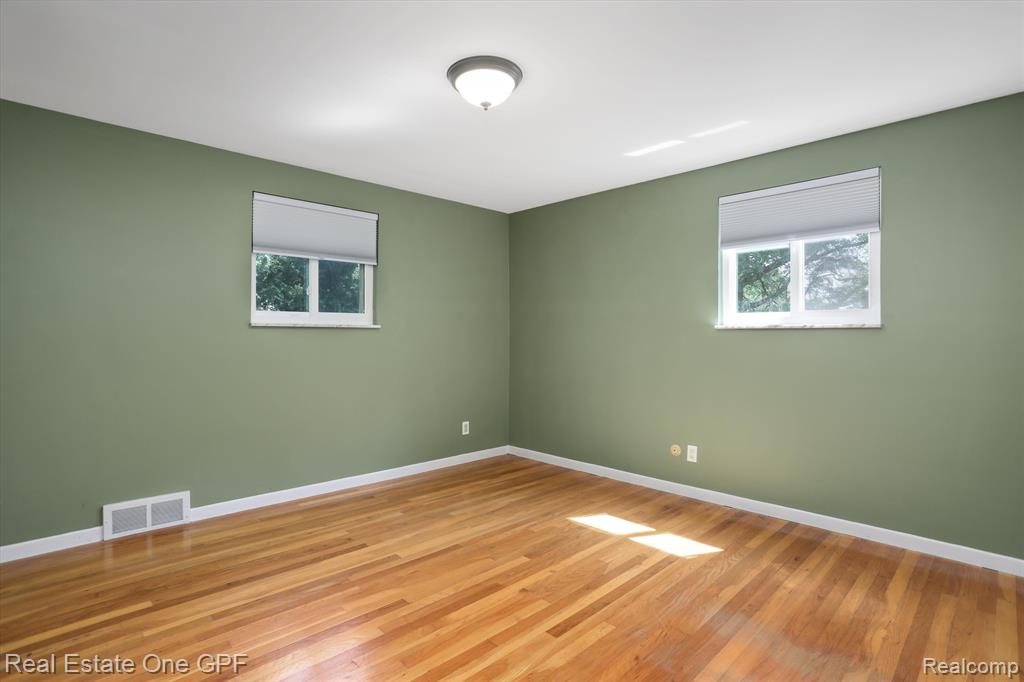 724 S ROSEDALE, Grosse Pointe Woods, MI 48236 — Photo 20