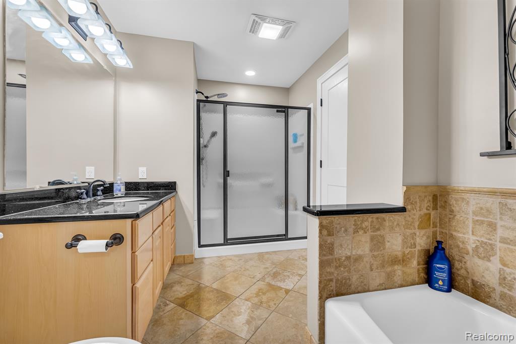 745 OAK BROOK RIDGE Drive, Rochester Hills, MI 48307 — Photo 18