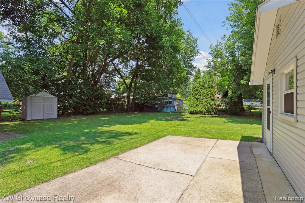 890 FARNSWORTH Road, White Lake, MI — Photo 32