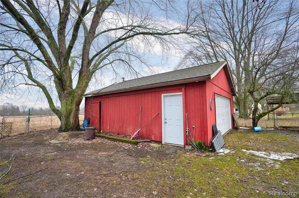 6076 E Carpenter Road, Flint, MI 48506 — Photo 6