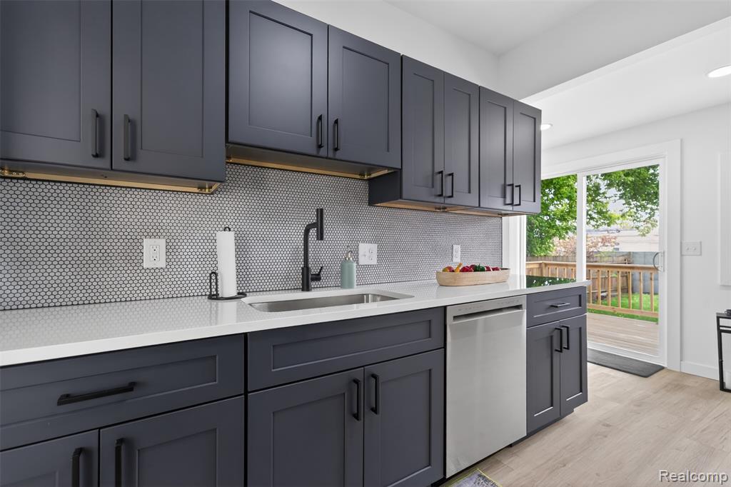 23313 Carlisle Avenue, Hazel Park, MI 48030 — Photo 10