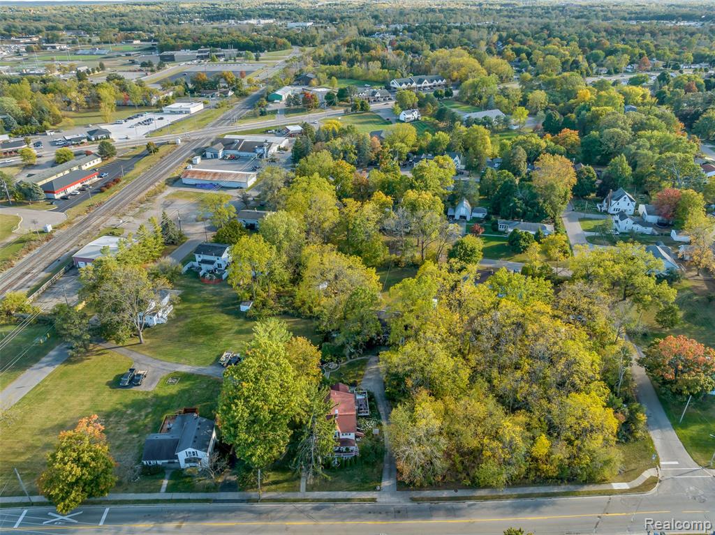 327 Reid Road, Grand Blanc, MI 48439 — Photo 9