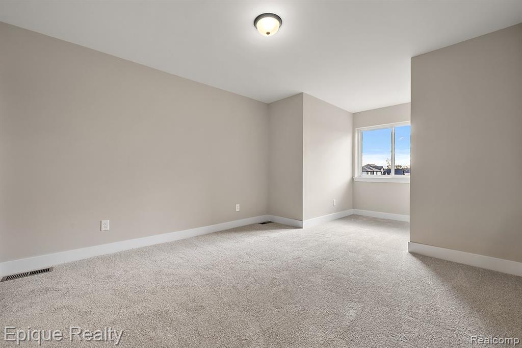 50605 Mistwood Drive, Macomb, MI 48042 — Photo 32