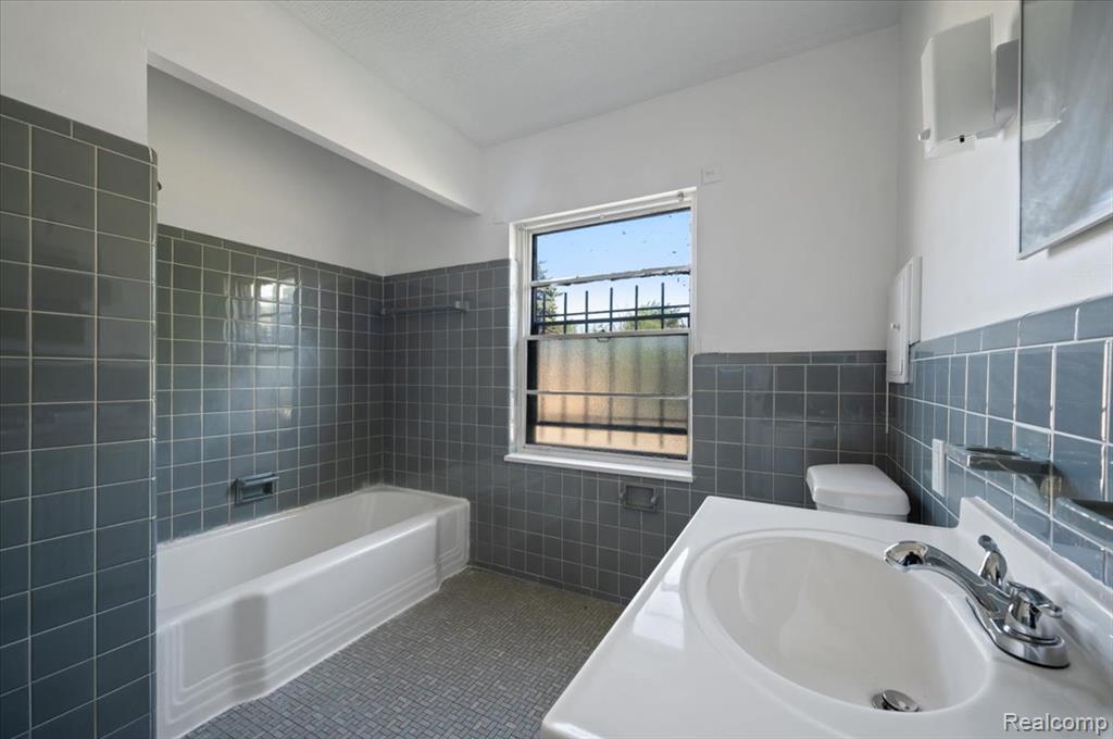 5500 Chalmers Street, Detroit, MI 48213 — Photo 12