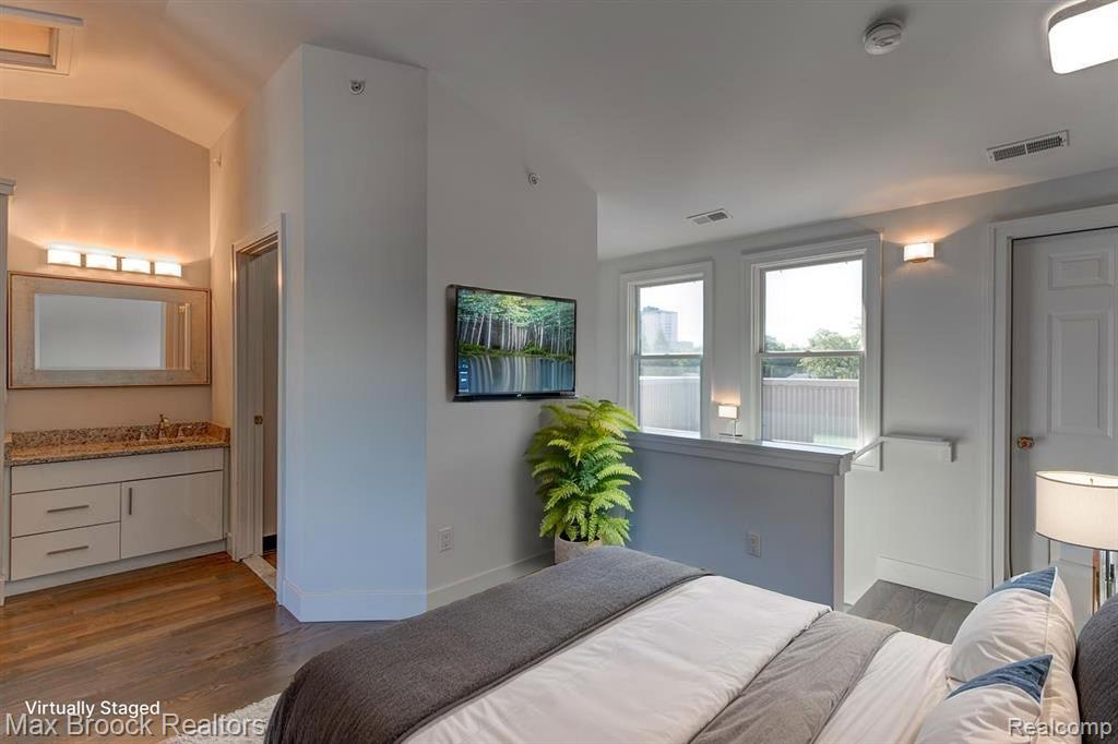 638 W 11 Mile Road, Royal Oak, MI 48067 — Photo 17