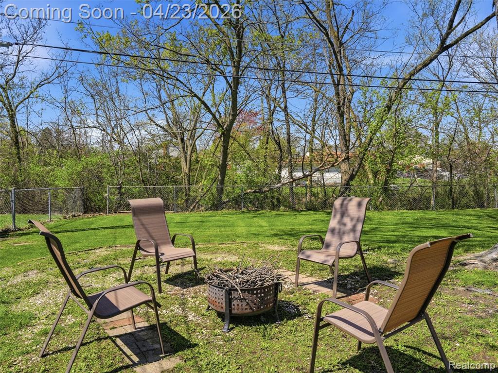 33143 Vista Way, Fraser, MI 48026 — Photo 33