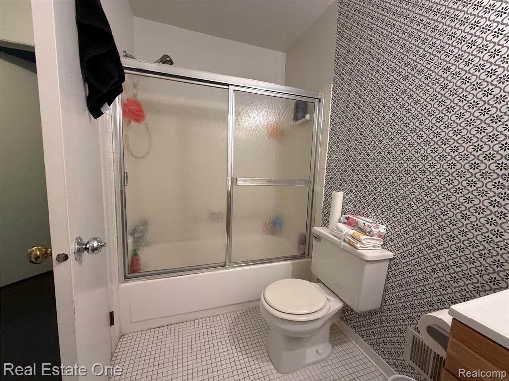 2768 Glenbridge Court, Ann Arbor, MI 48104 — Photo 8