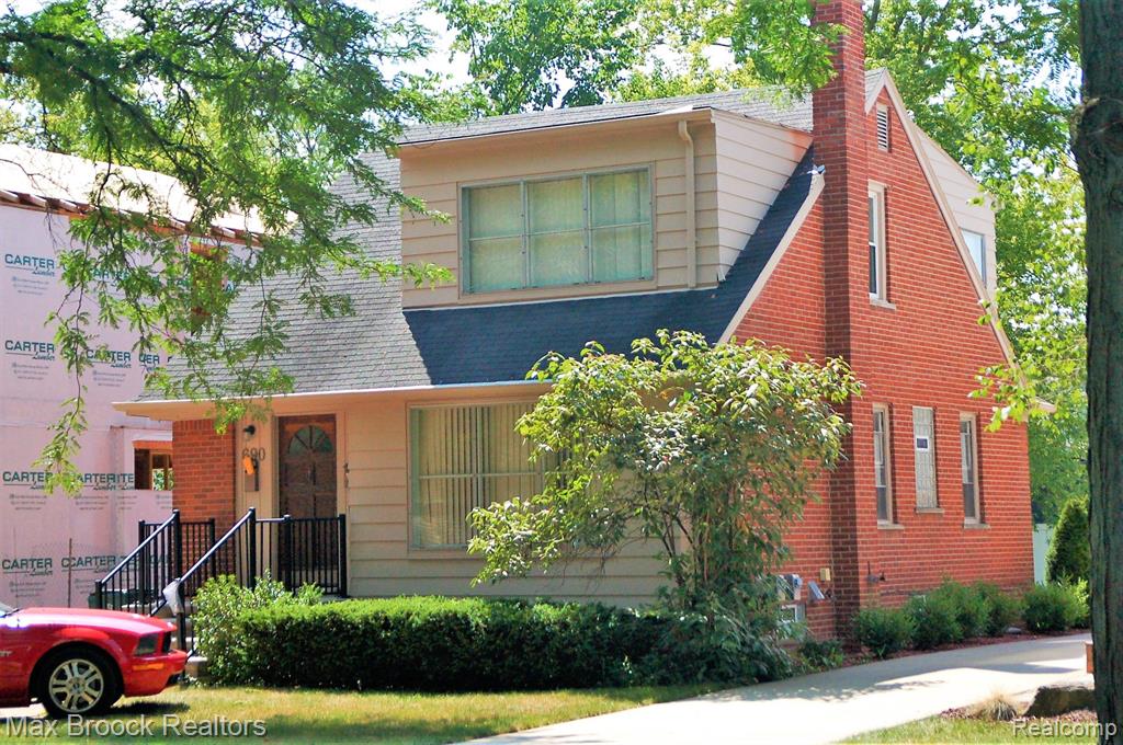 690 E LINCOLN Street, Birmingham, MI 48009 — Photo 2