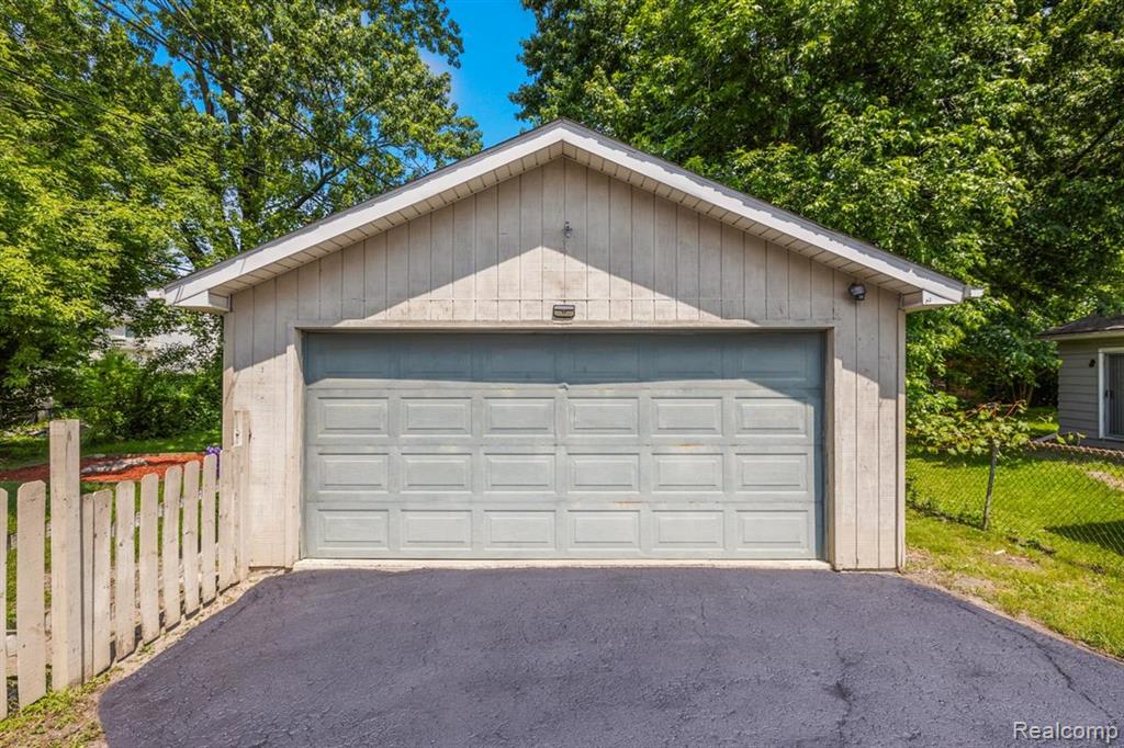 433 CHERRY Drive, Troy, MI 48083 — Photo 26