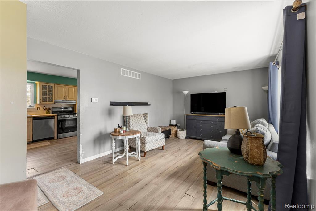38320 Townhall Street, Harrison Township, MI — Photo 3