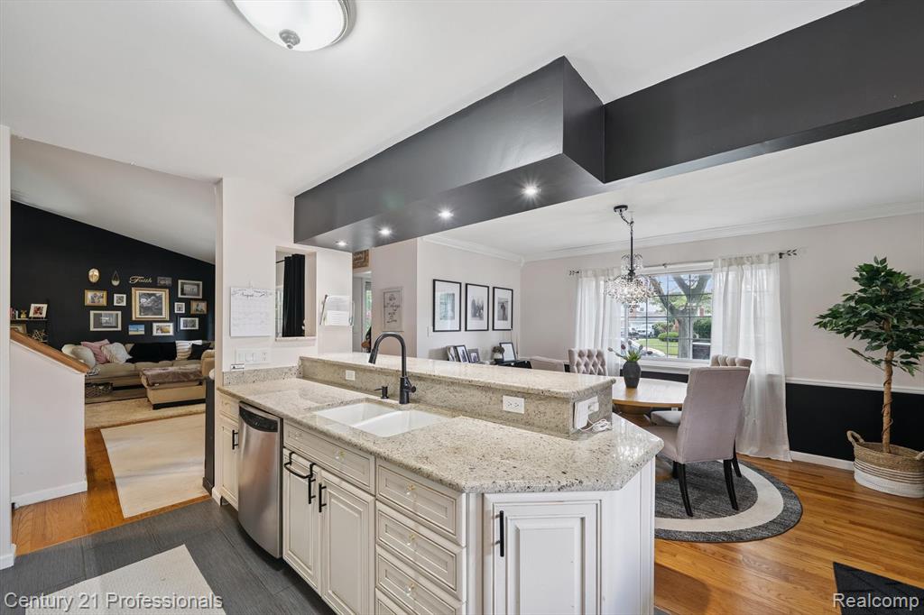9024 Hubbard Street, Livonia, MI 48150 — Photo 13