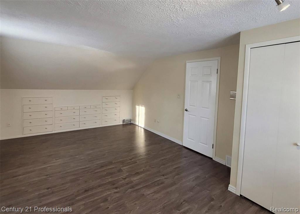 575 Troyvally Street, Troy, MI 48098 — Photo 24