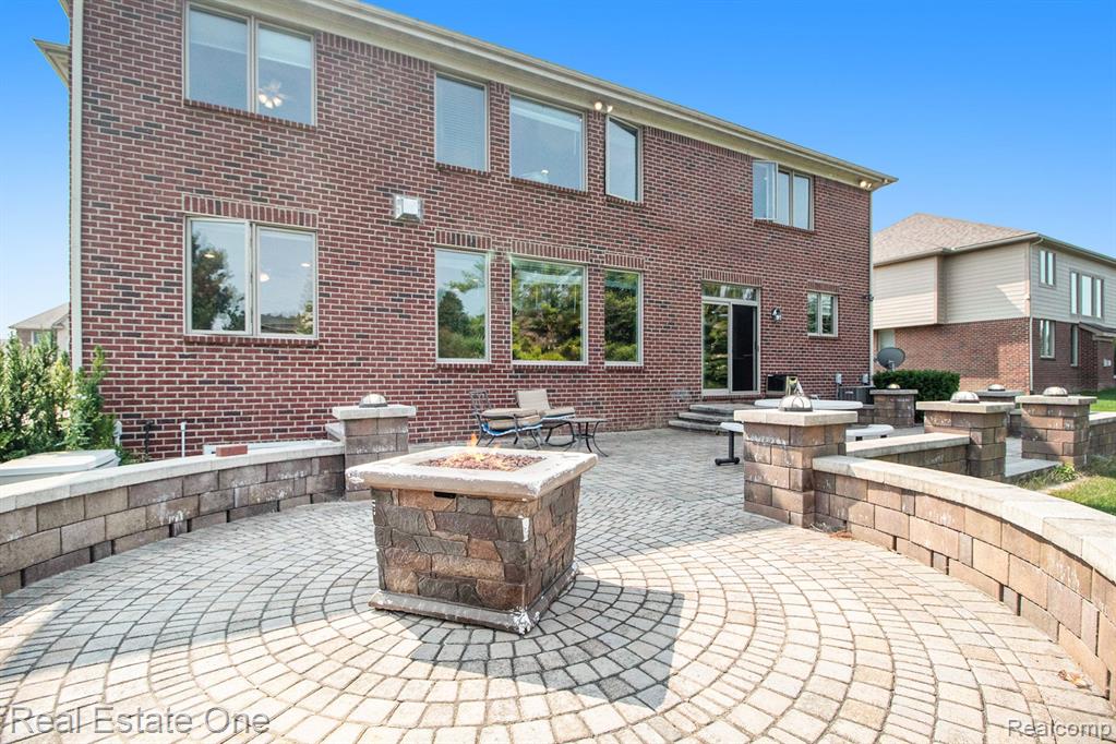 47466 VALENCIA Circle, Novi, MI — Photo 34