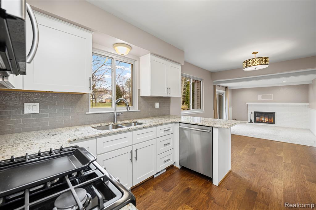 864 Dressler Lane, Rochester Hills, MI 48307 — Photo 9