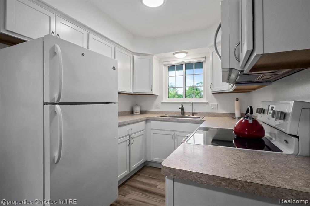 23414 Middlebelt Road, Farmington Hills, MI 48336 — Photo 9