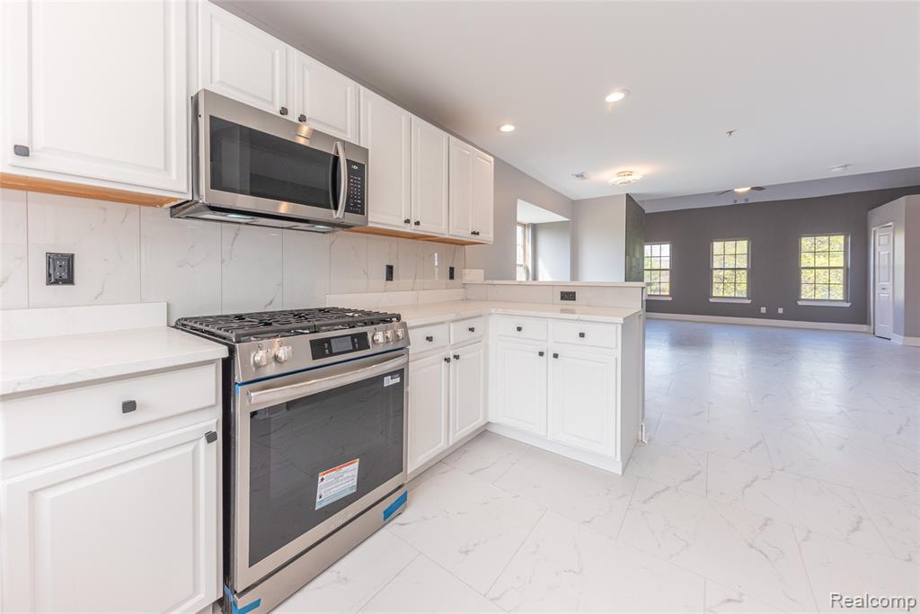 29242 W Glen Oaks, Farmington Hills, MI 48334 — Photo 16