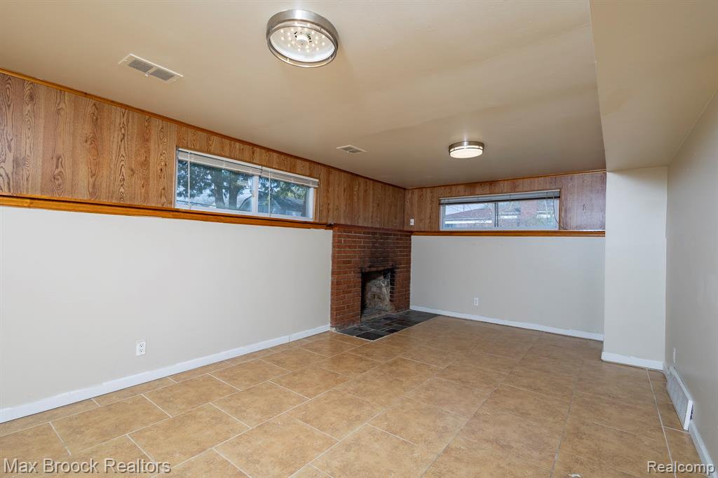 4829 WOLGAST Drive, Warren, MI 48092 — Photo 7