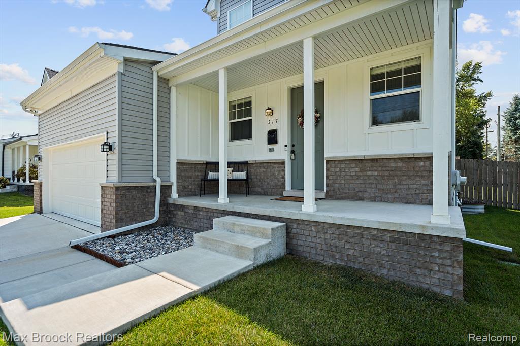 217 CLINTON Street, Romeo, MI 48065 — Photo 2