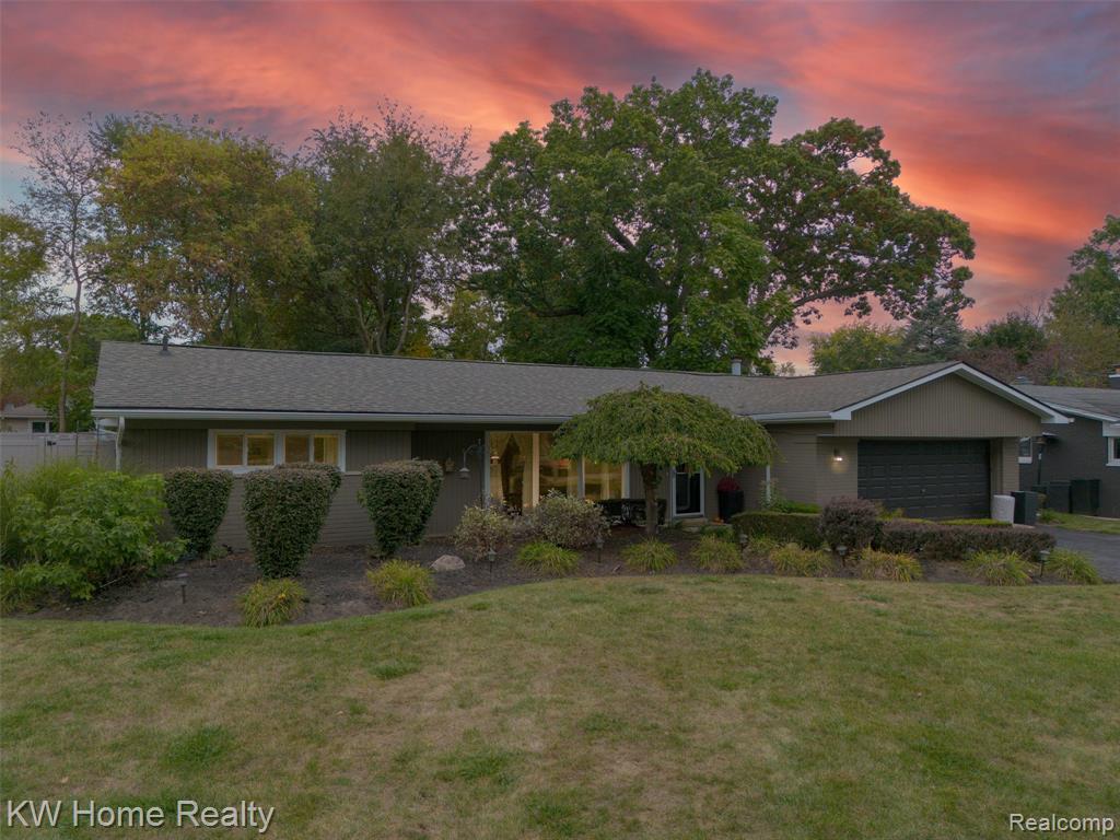 8648 Golfside Drive, Commerce Twp, MI 48382 — front exterior