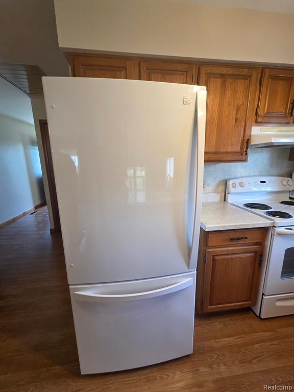 560 OAKBROOK Circle, Flushing, MI 48433 — Photo 12