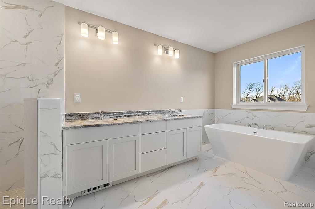50605 Mistwood Drive, Macomb, MI 48042 — Photo 26