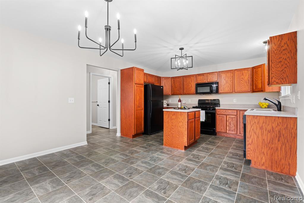 990 Waters Edge Lane, Fenton, MI 48430 — Photo 14