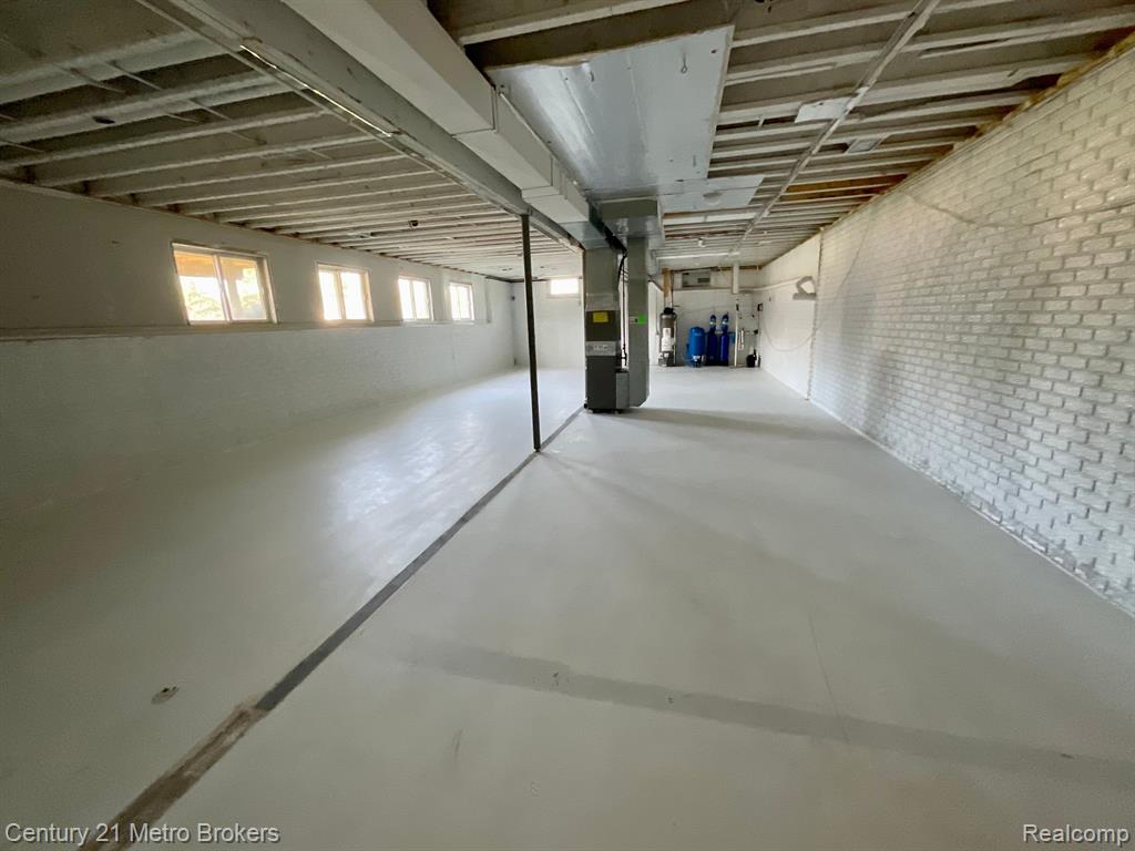 8228 CALKINS Road, Flint, MI 48532 — Photo 34