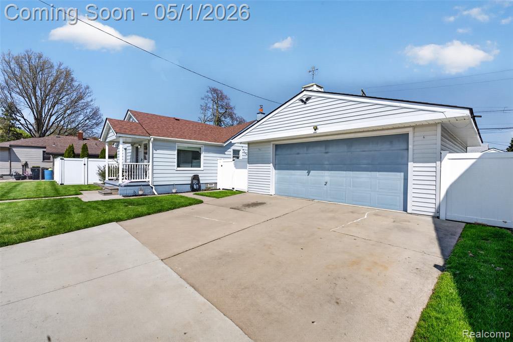 677 Lindbergh Street, Wyandotte, MI 48192 — Photo 13