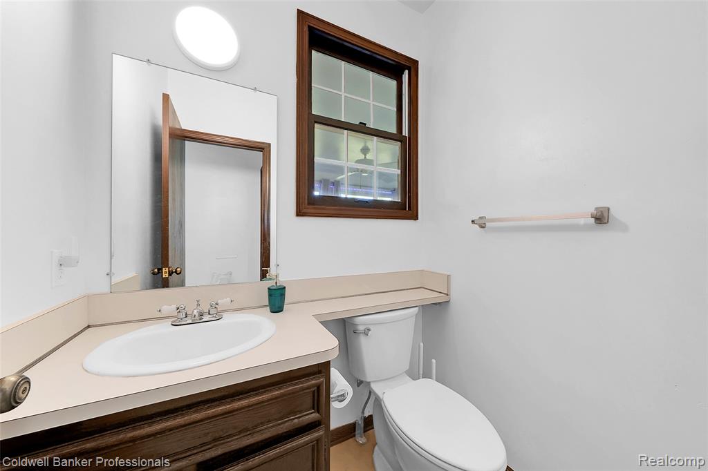 9539 Hillcrest Drive, Plymouth, MI 48170 — Photo 25