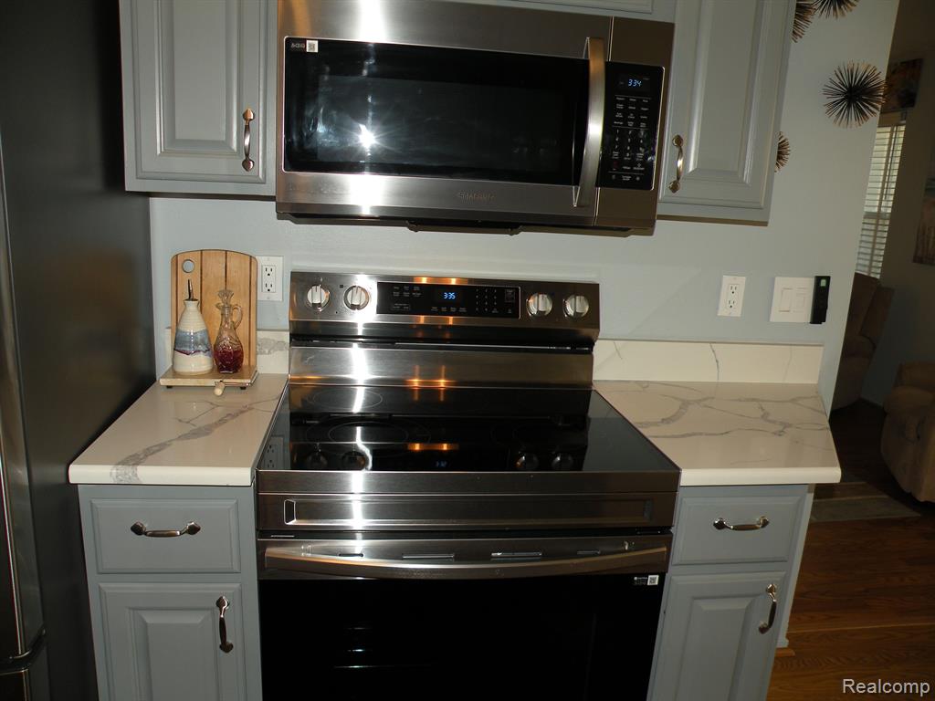 36564 DEERHURST Court, Westland, MI — Photo 8