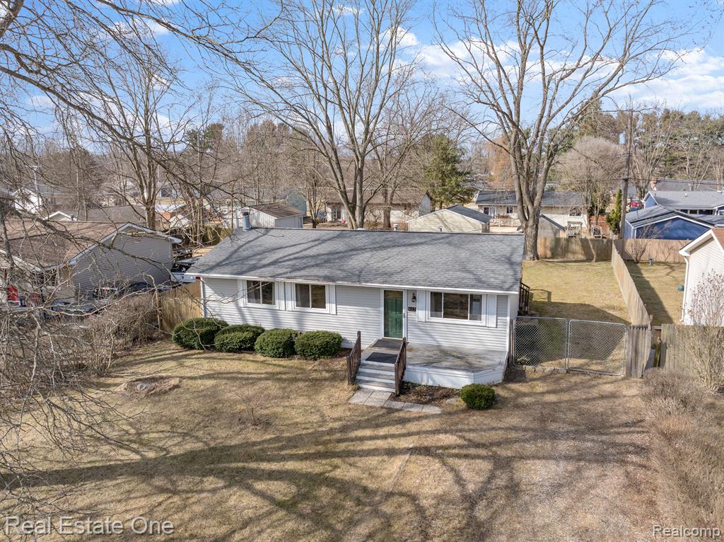 417 HAZE, Pinckney, MI 48169 — Photo 2