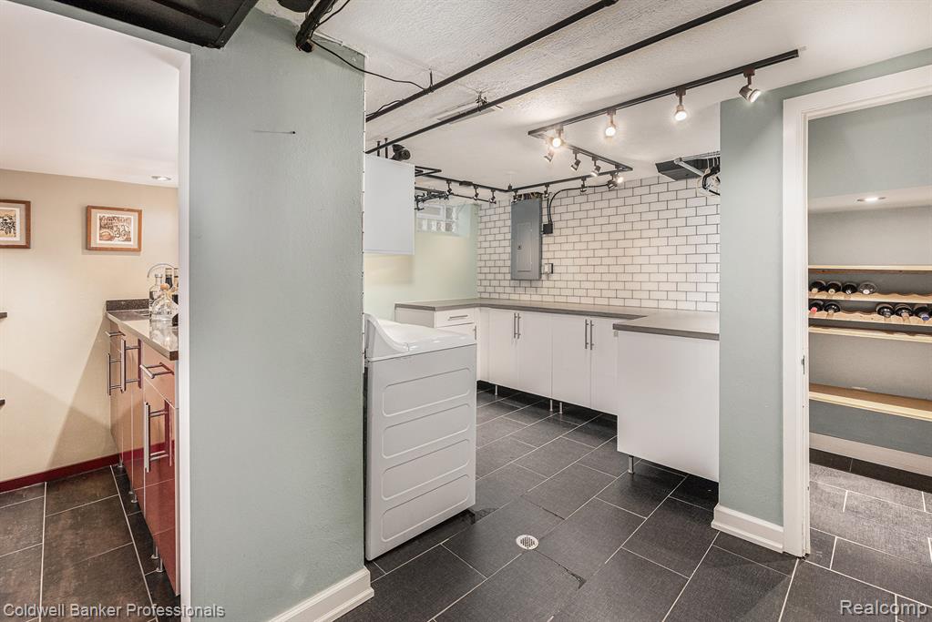 1358 Harvard Road, Grosse Pointe Park, MI 48230 — Photo 33