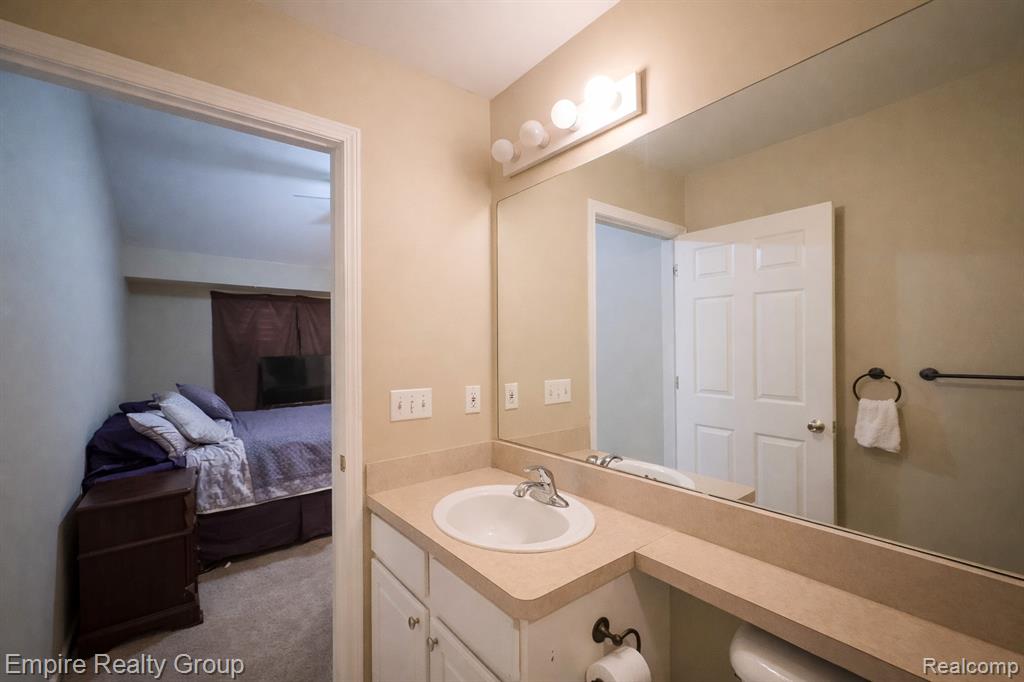 12330 Hickory E, Utica, MI 48315 — Photo 23