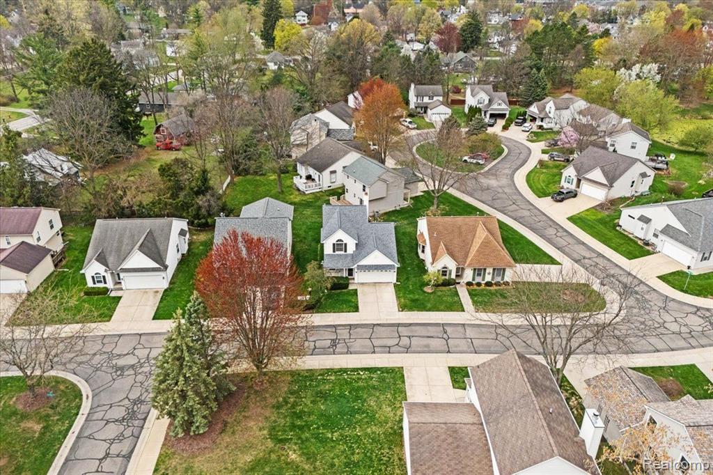 514 MILL POND Drive, Fenton, MI 48430 — Photo 32