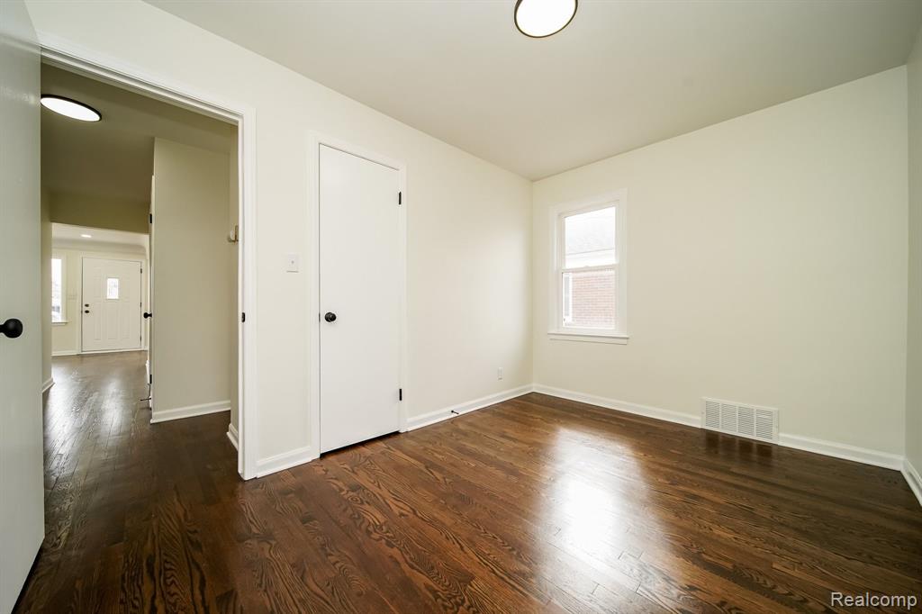 6855 KINGSBURY Street, Dearborn Heights, MI 48127 — Photo 46