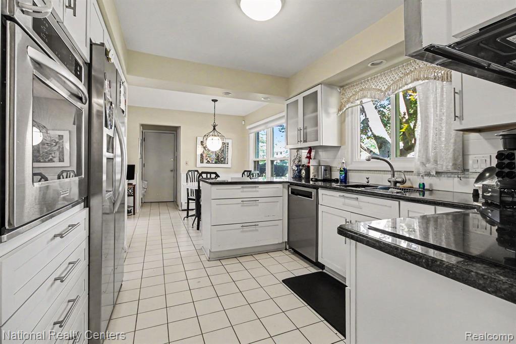 5535 Pembury Lane, West Bloomfield, MI — Photo 11