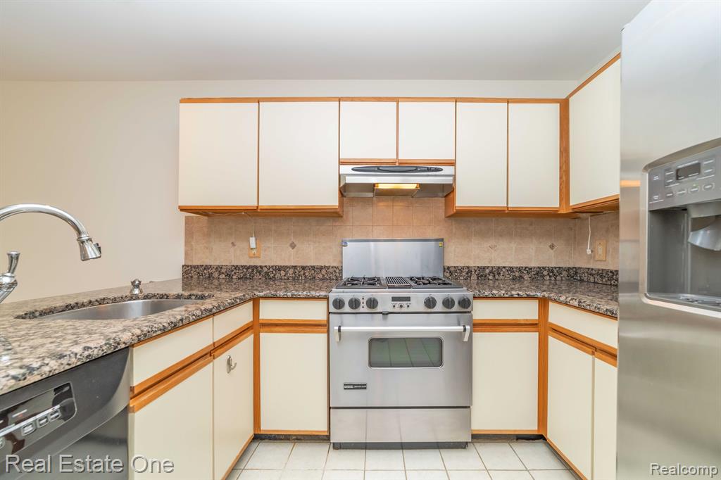 6250 POTOMAC Circle, West Bloomfield, MI — Photo 14