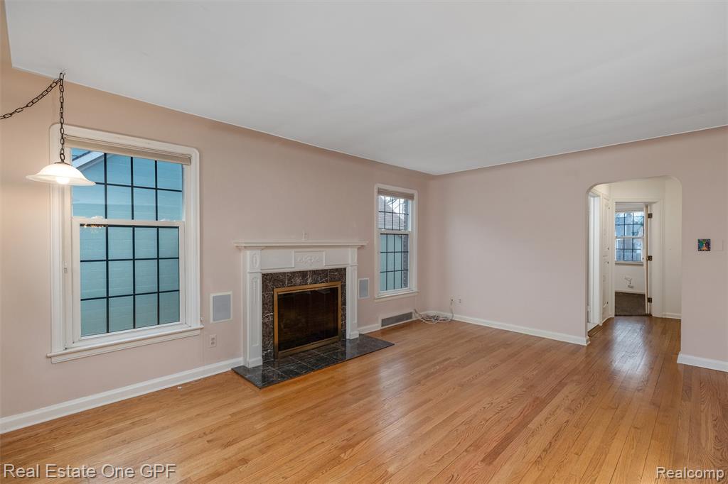 1488 Roslyn Road, Grosse Pointe Woods, MI 48236 — Photo 4