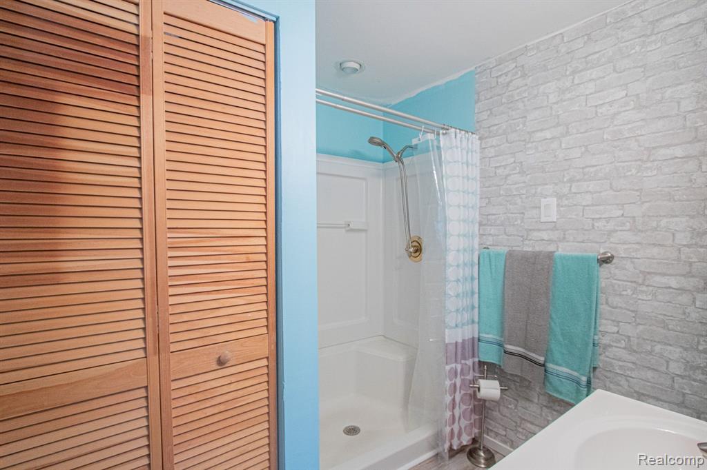 39964 SHORELINE Drive, Harrison Township, MI — Photo 16
