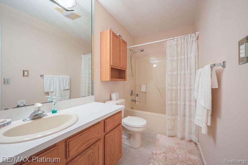 7567 Radcliffe, 55, Brighton, MI 48114 — Photo 25