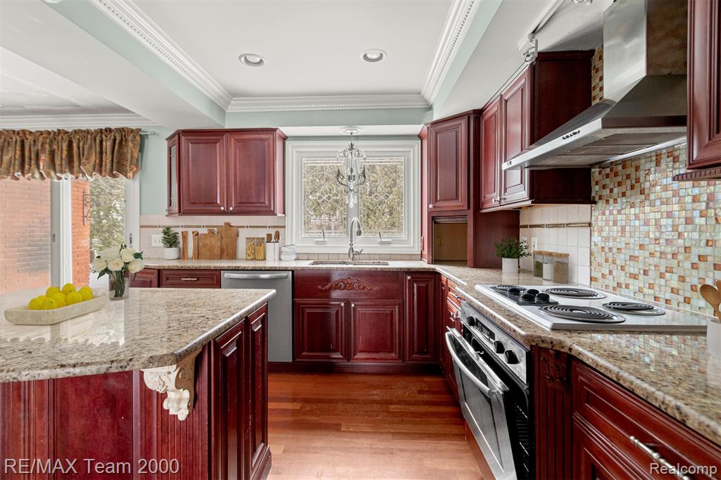 741 Briarcliff Drive, Grosse Pointe Woods, MI 48236 — Photo 23