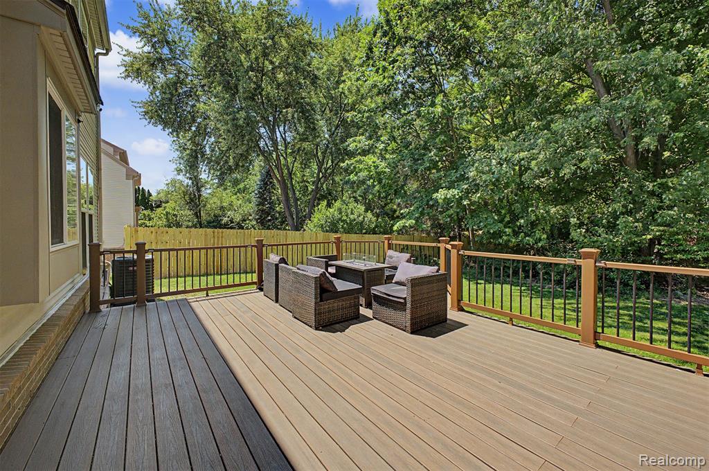 8179 Creekside Drive, Westland, MI — Photo 33