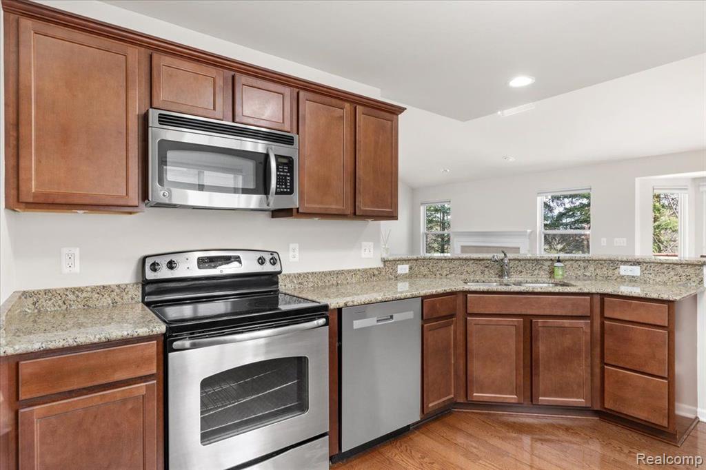 30216 VIEWCREST Drive, Novi, MI 48377 — Photo 17